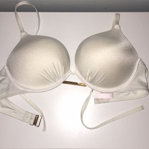 Victoria’s Secret white bikini top bombshell